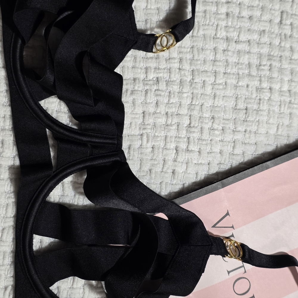 Victoria's Secret Black Strappy Bra - Picture 3 of 5